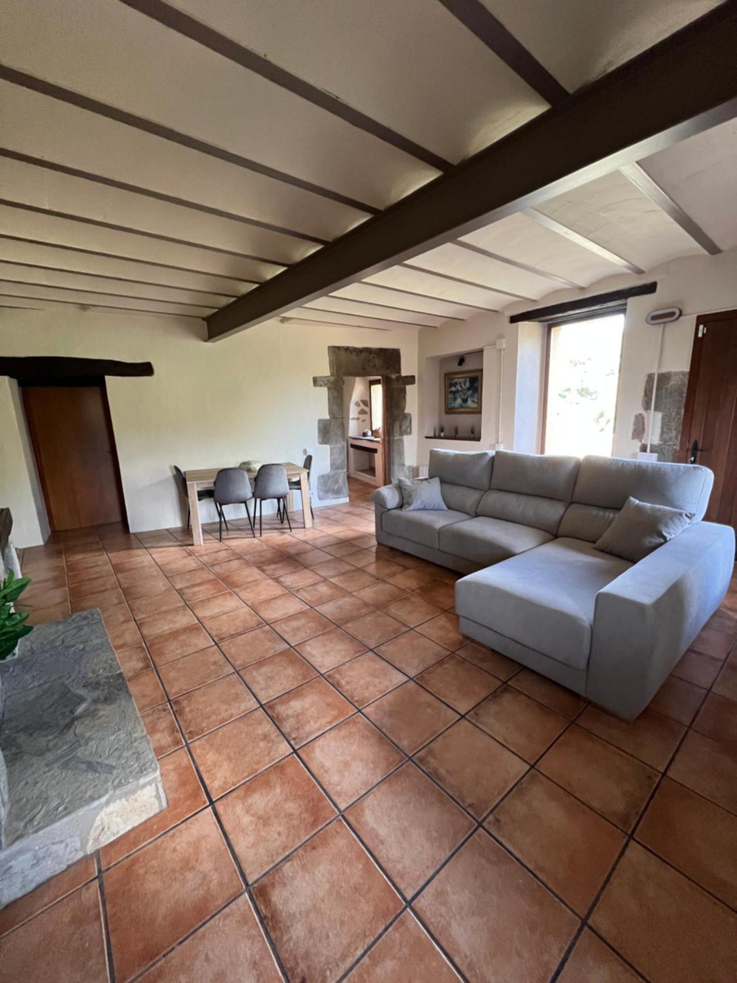 Hostal Casa Vella Del Cuni Roda de Ter Exterior foto