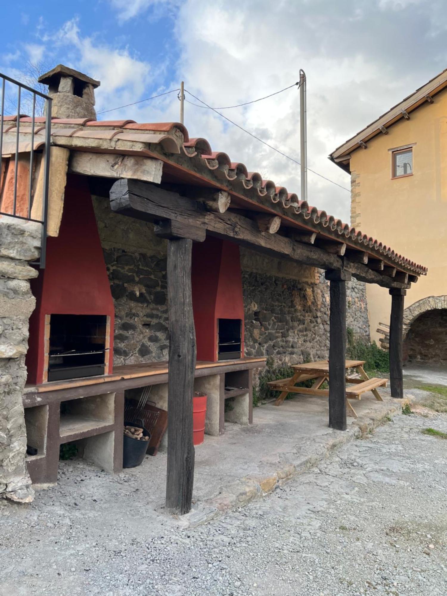 Hostal Casa Vella Del Cuni Roda de Ter Exterior foto